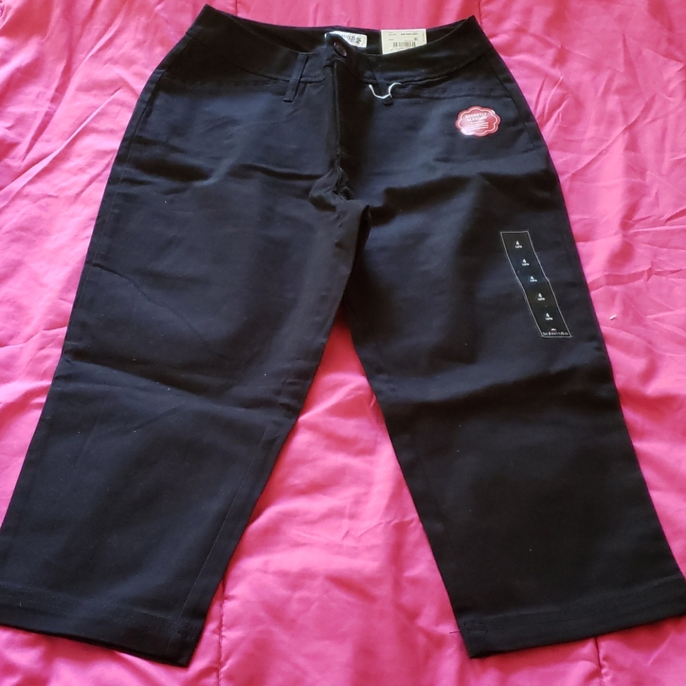 Juniors / ladies capris... brand new.. with tag